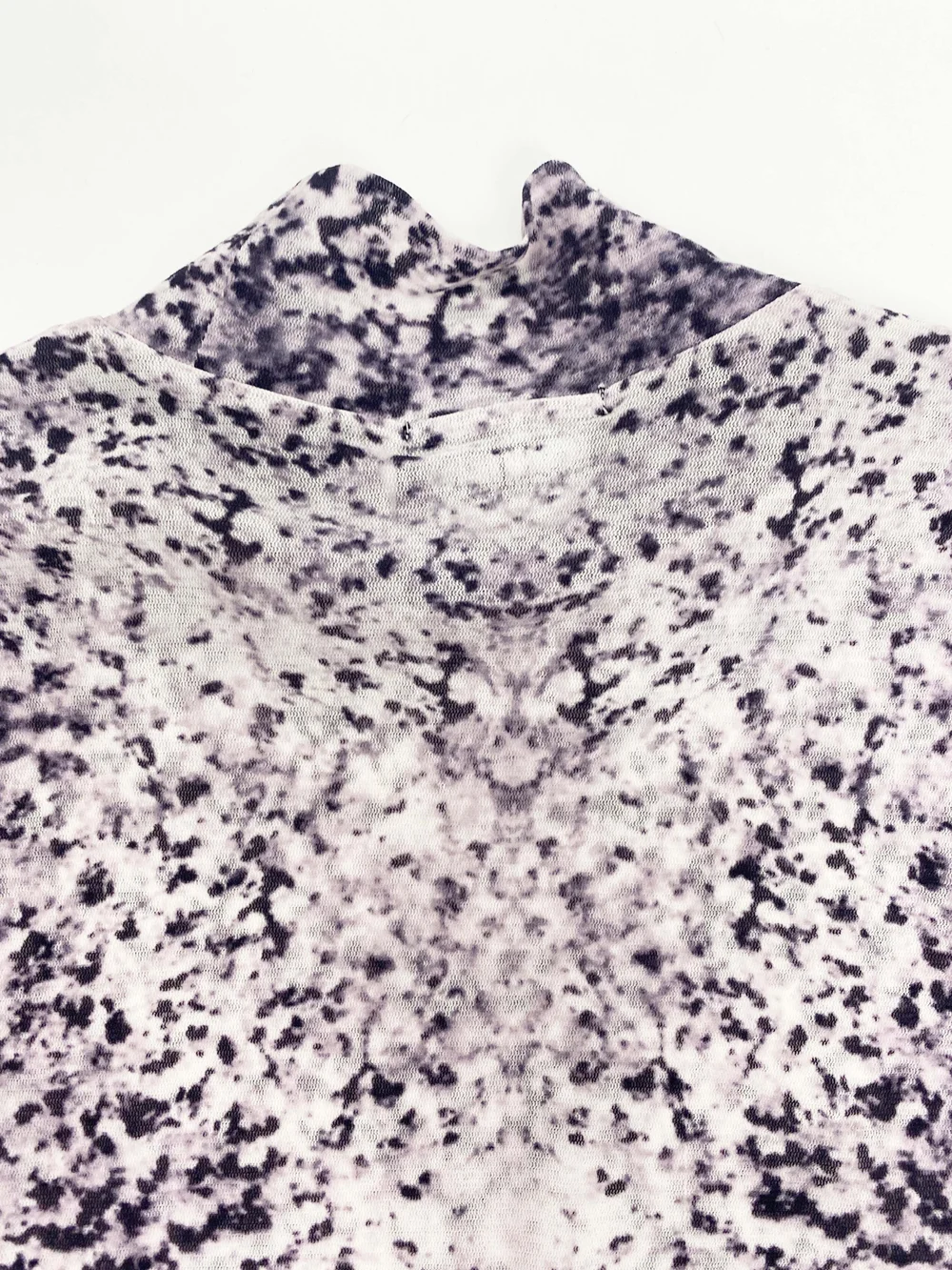 ISSEY MIYAKE アート風グラフィックセーター 紫 ウィメンズ／トップス – Page 3 – isseymiyake.com